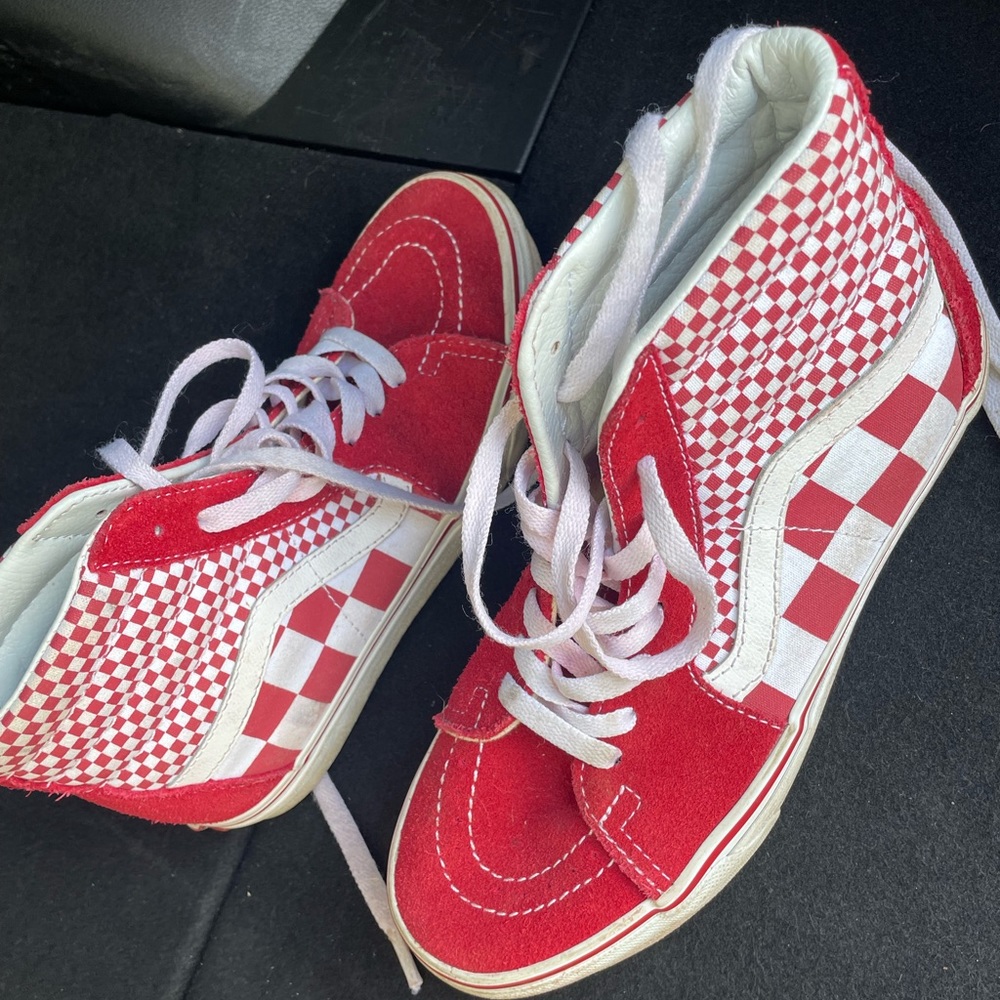 Red checkered Van high top ladies size 8 in excellent condition